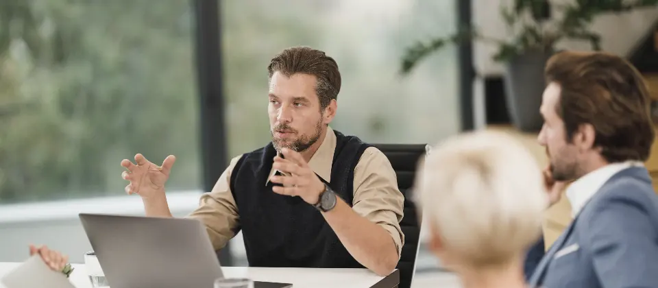 Reuni&atilde;o de trabalho em uma empresa